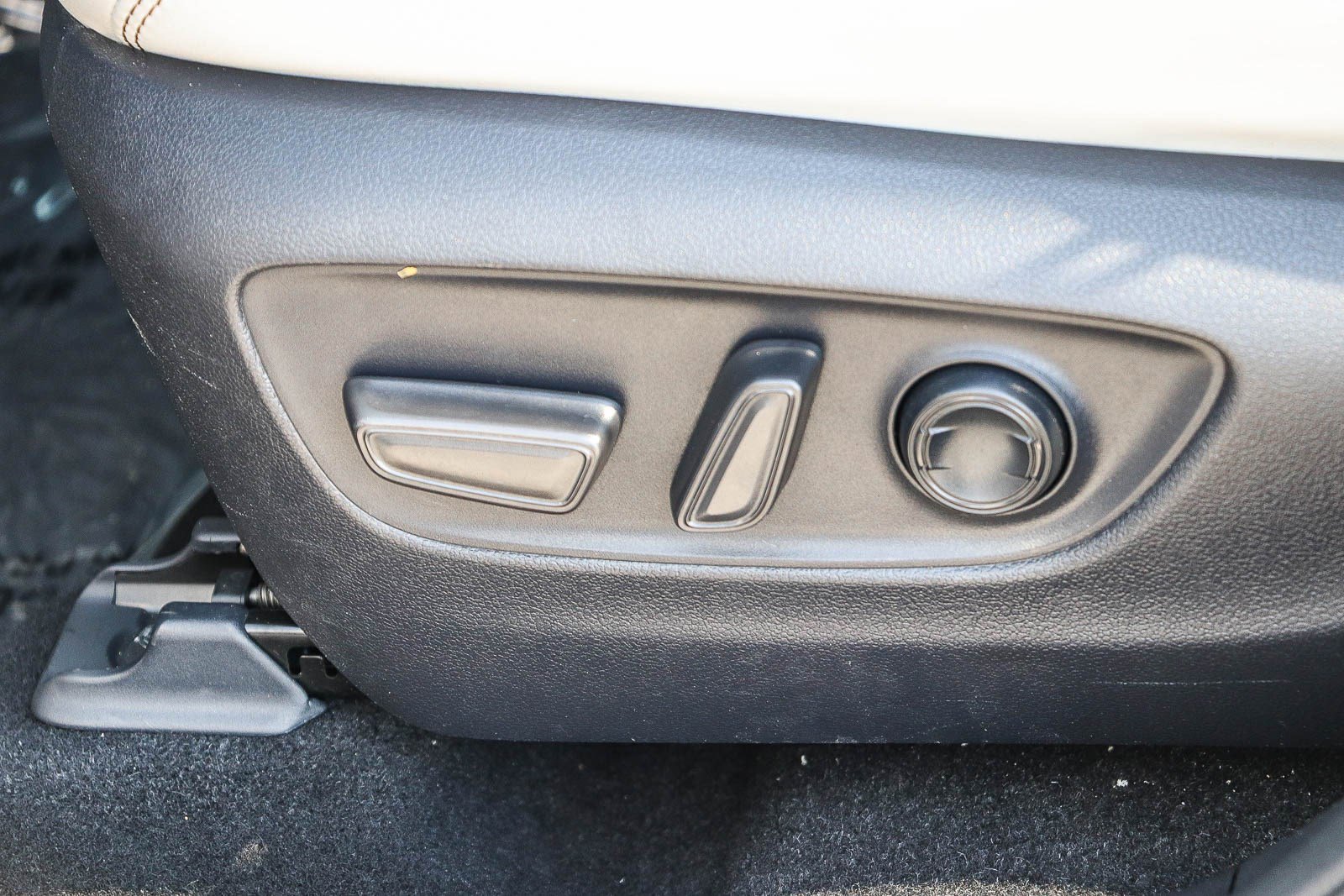 Certified 2019 Toyota RAV4 Limited w/ Carpet Mat Package image 20