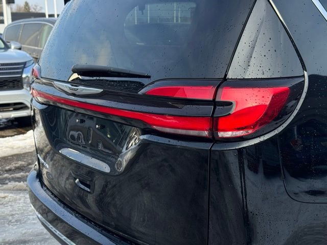 Certified 2024 Chrysler Pacifica Touring-L image 7