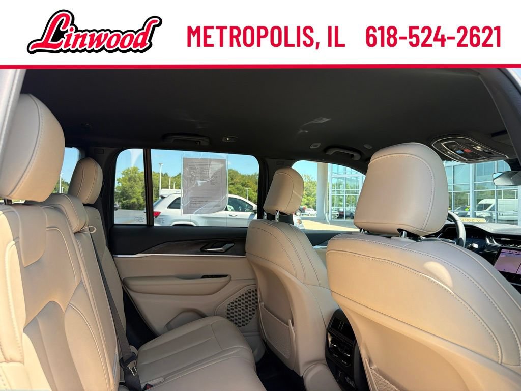Used 2025 Jeep Grand Cherokee Limited AWD/4WD image 11