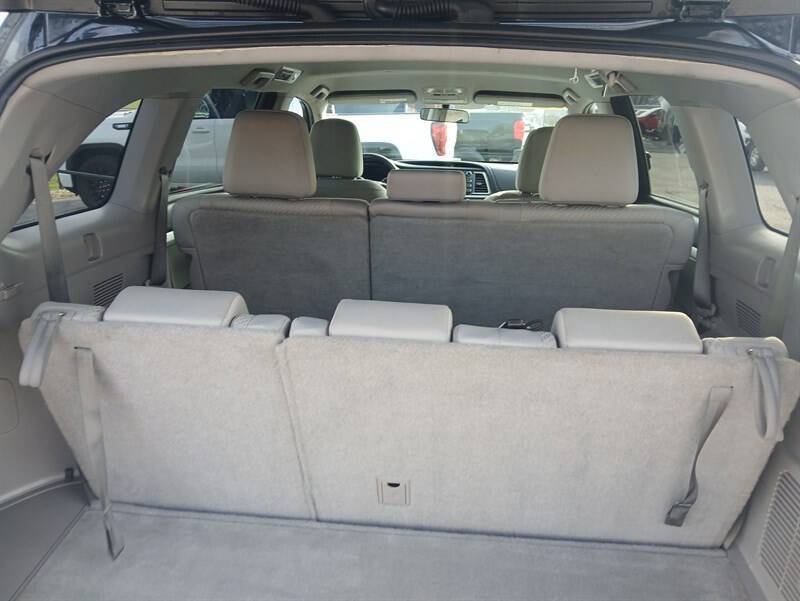 Used 2016 Toyota Highlander LE AWD/4WD image 12