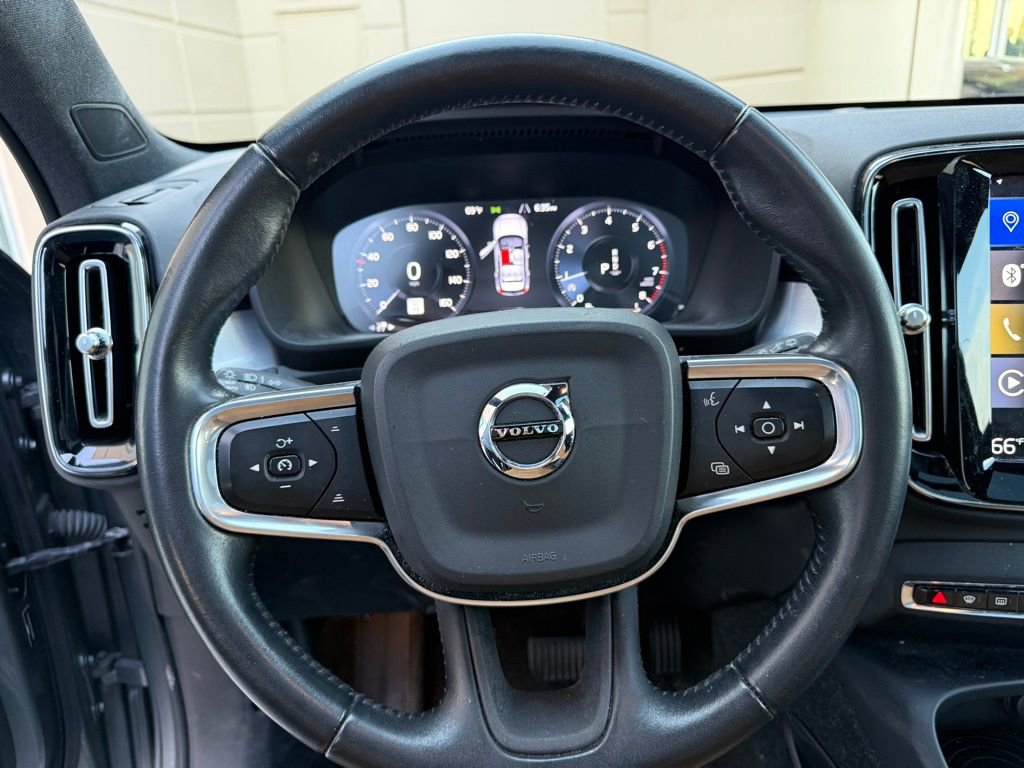 Used 2019 Volvo XC40 T5 Momentum image 12