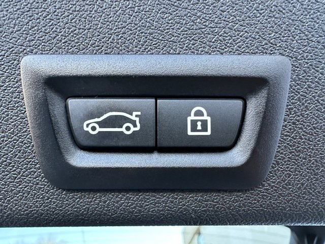 Used 2022 BMW X6 M Base w/ Executive Package image 25