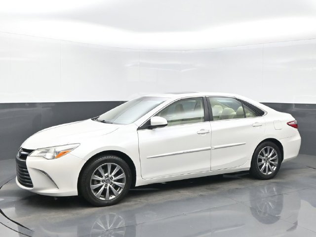 Used 2017 Toyota Camry XLE w/ Moonroof Package FWD image 2