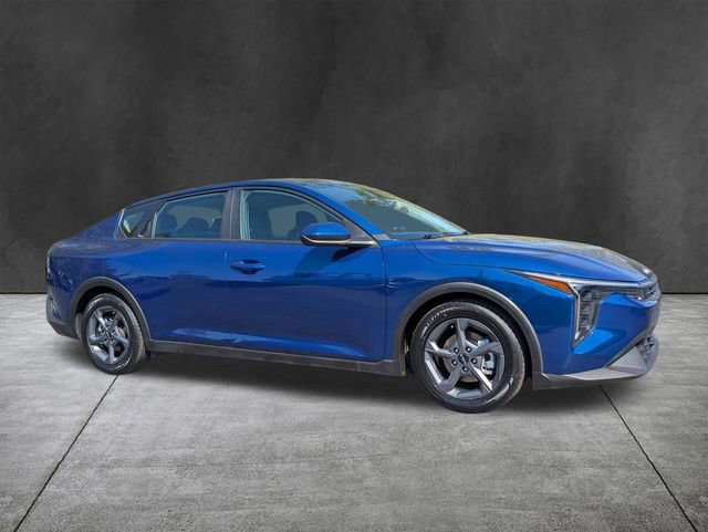 Used 2025 Kia K4 LXS image 2