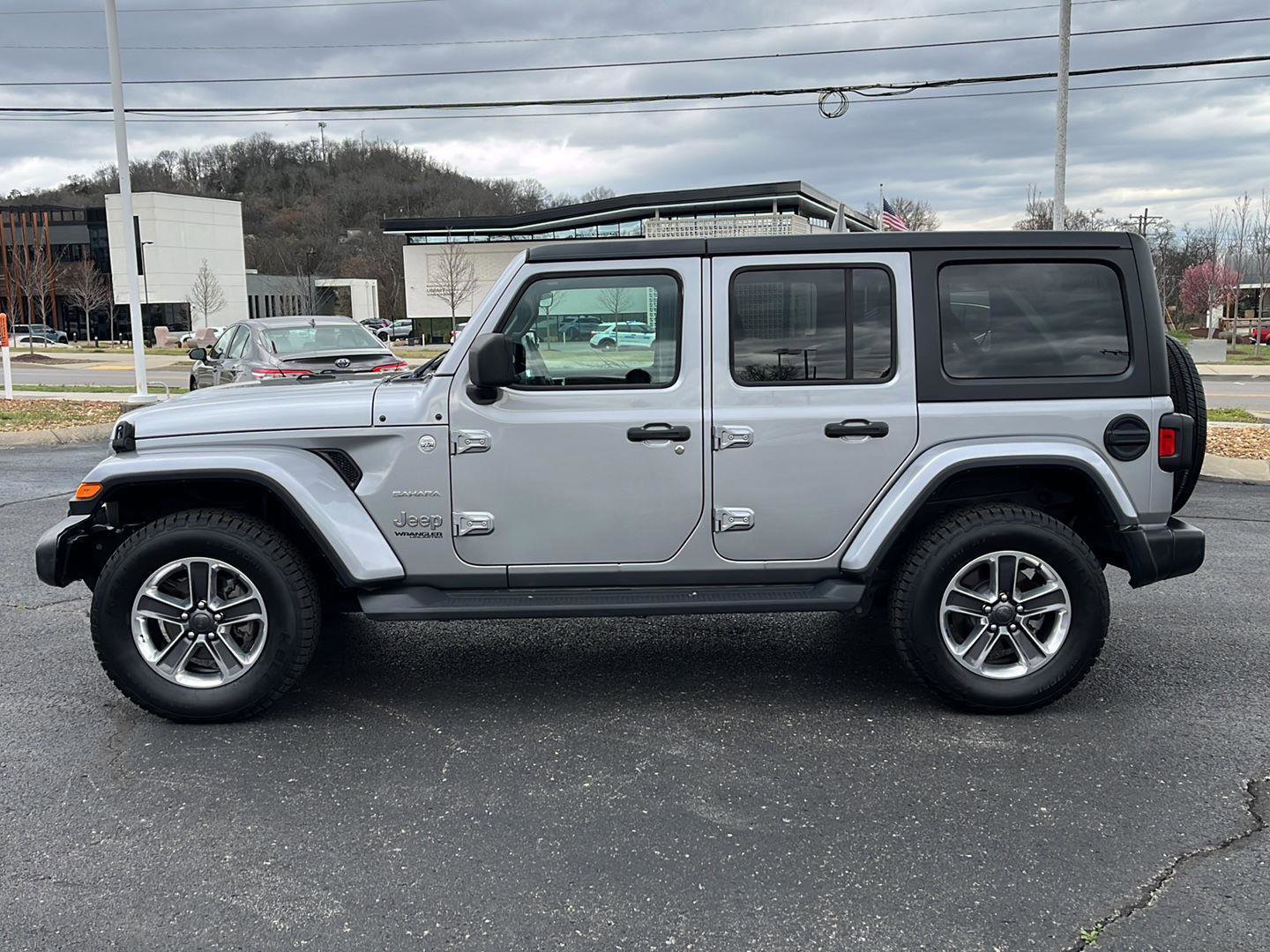 Used 2019 Jeep Wrangler Unlimited Sahara image 7
