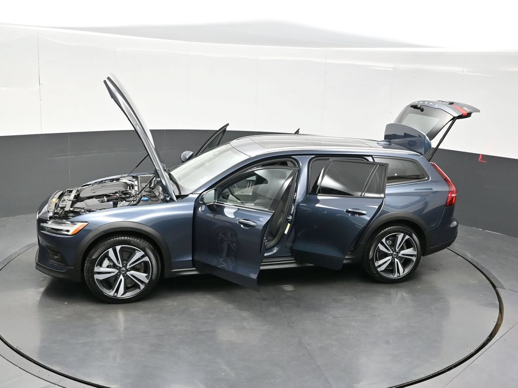 Used 2026 Volvo V60 B5 Cross Country Plus AWD/4WD image 43