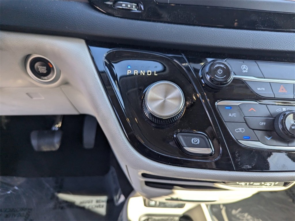 Used 2023 Chrysler Voyager LX image 27