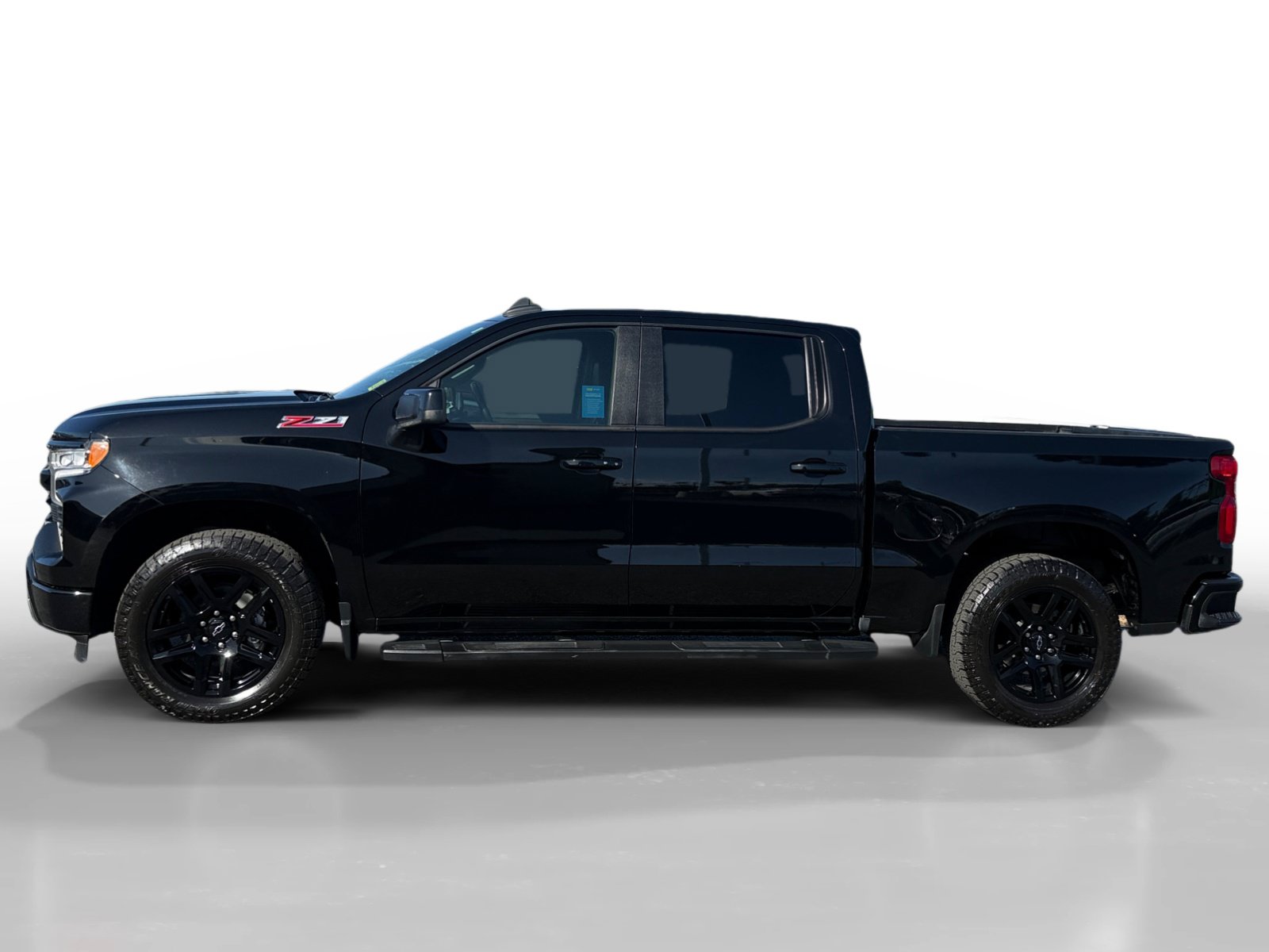 Used 2023 Chevrolet Silverado 1500 RST w/ Z71 Off-Road Package AWD/4WD image 2