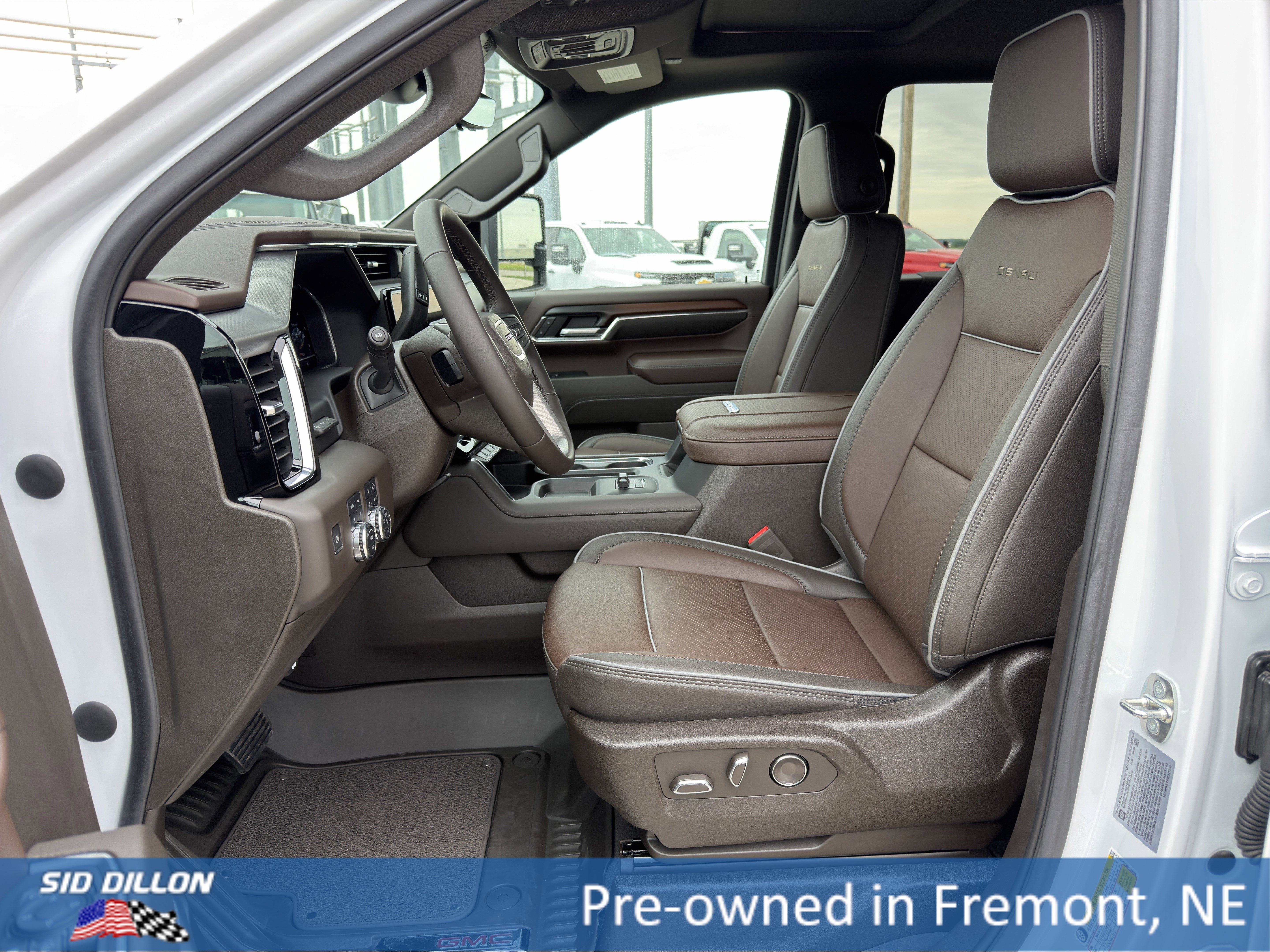 Used 2024 GMC Sierra 3500 Denali w/ Denali Reserve Package AWD/4WD image 16