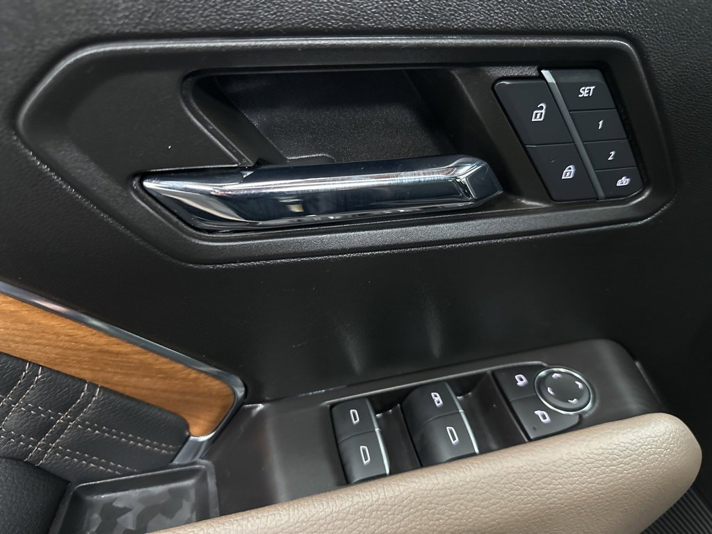 Used 2024 GMC Canyon Denali image 18