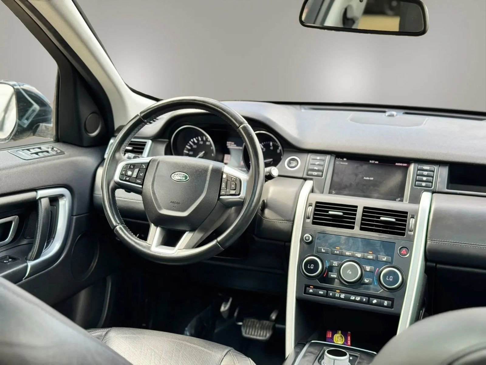 Used 2016 Land Rover Discovery Sport HSE Luxury image 27