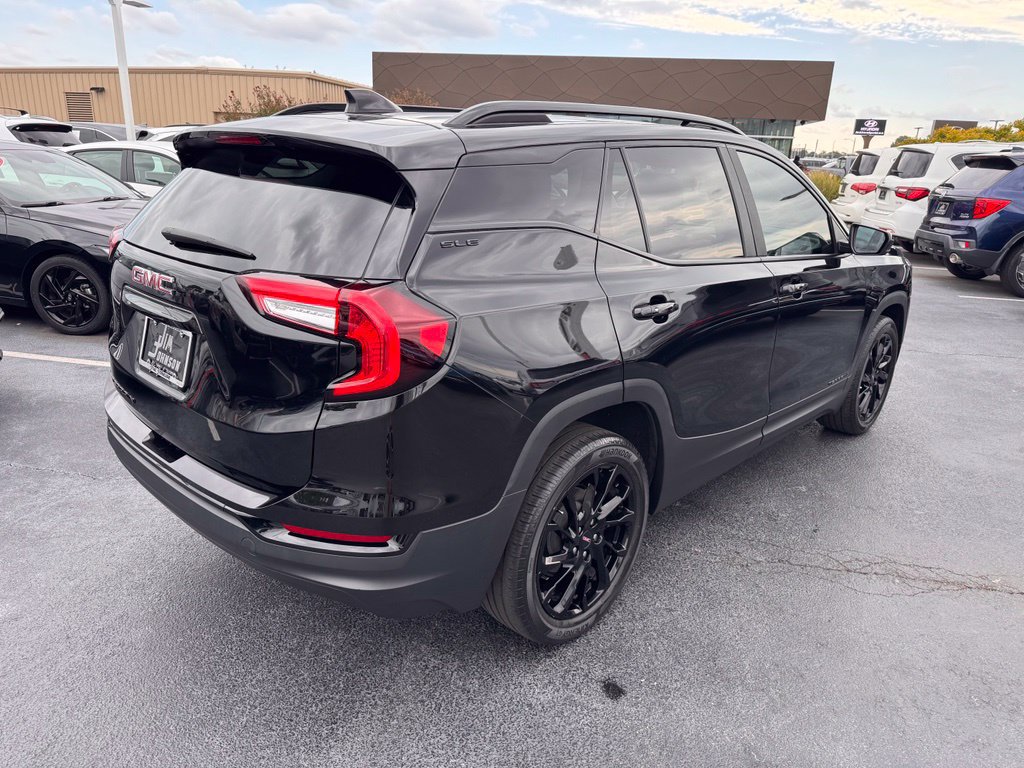 Used 2024 GMC Terrain SLE w/ Driver Convenience Package FWD image 5
