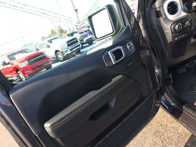 Used 2025 Jeep Wrangler Unlimited Sahara w/ Safety Group image 15