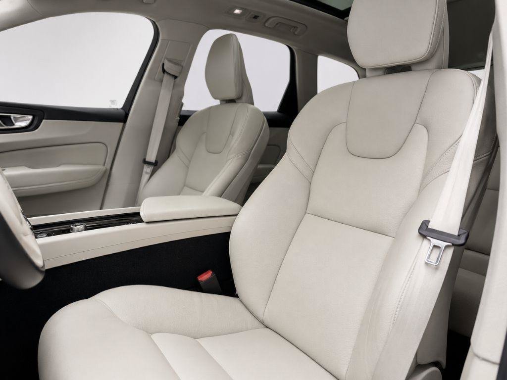 Used 2025 Volvo XC60 T8 Plus w/ Climate Package AWD/4WD image 9