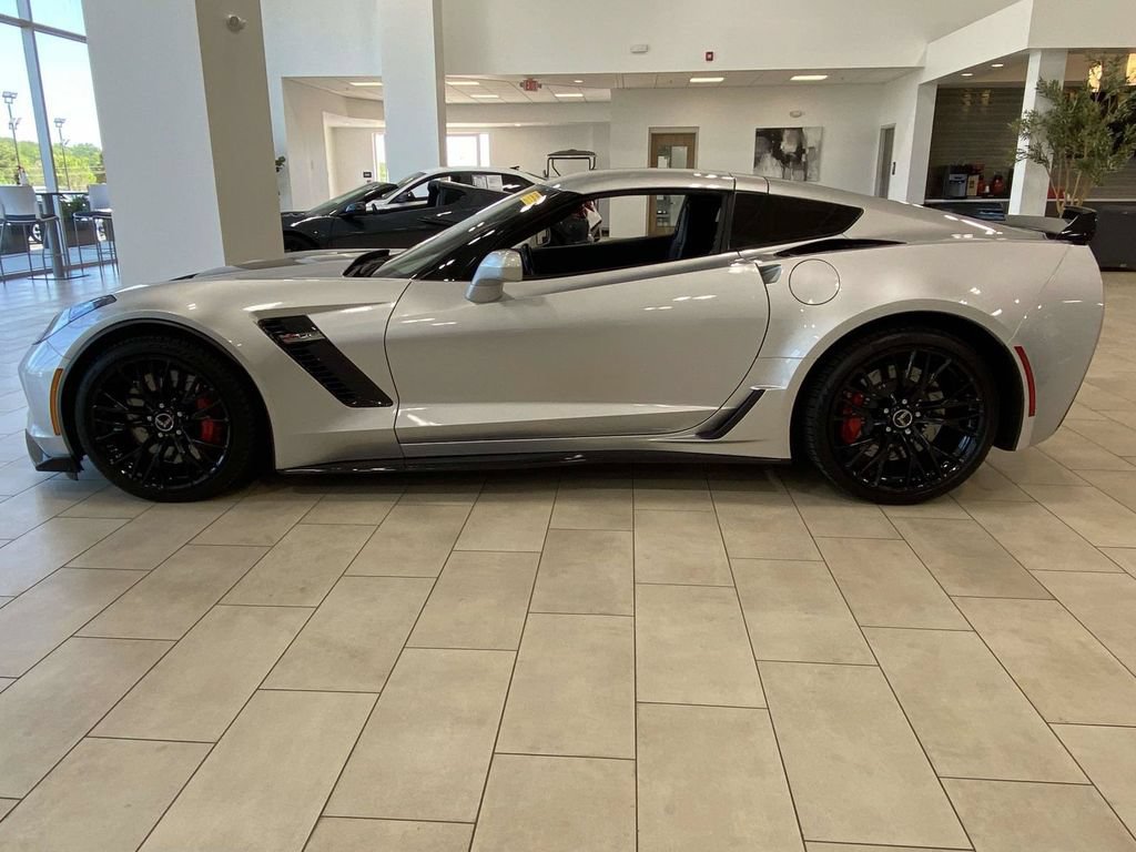 Used 2015 Chevrolet Corvette Z06 w/ 3LZ Preferred Equipment Group RWD image 6