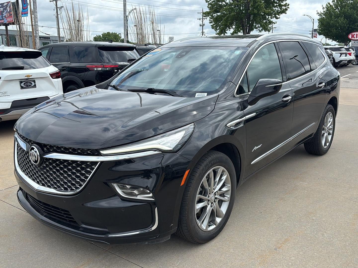 Used 2024 Buick Enclave Avenir w/ Avenir Technology Package AWD/4WD image 3