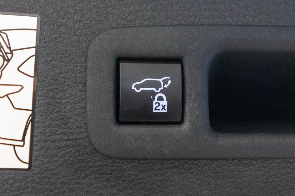 Certified 2024 Toyota Sienna XLE FWD image 37
