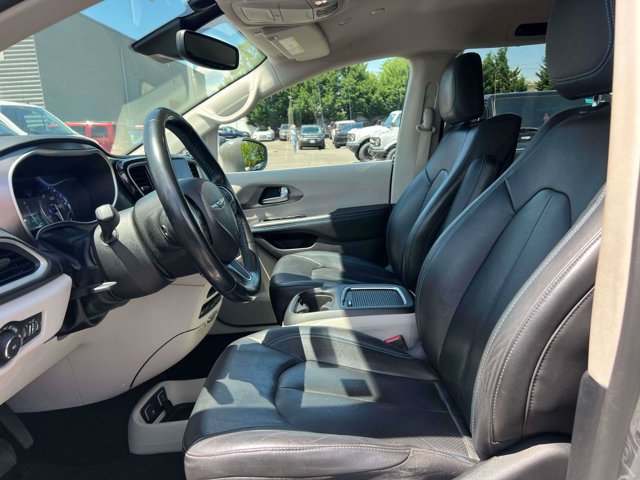 Used 2021 Chrysler Pacifica Touring-L w/ Uconnect Theater Family Group AWD/4WD image 17