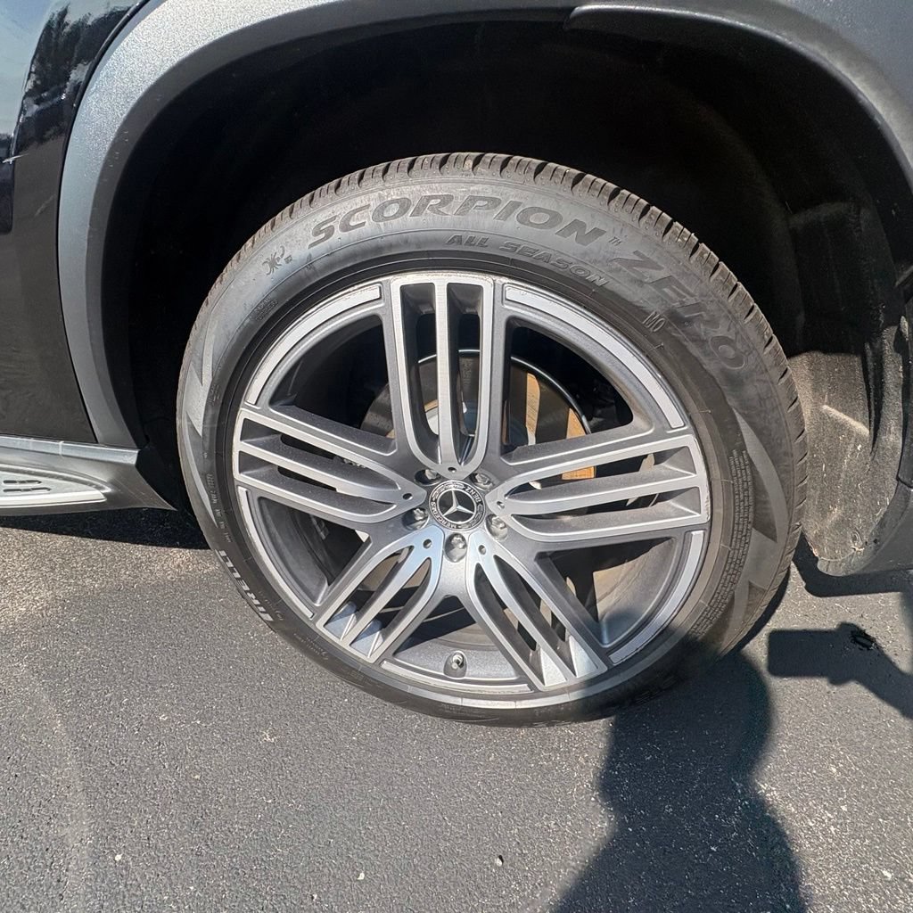 Used 2024 Mercedes-Benz GLS 450 4MATIC image 9