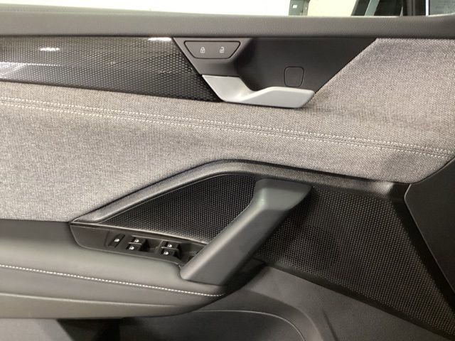 Used 2025 Volkswagen Tiguan S image 15