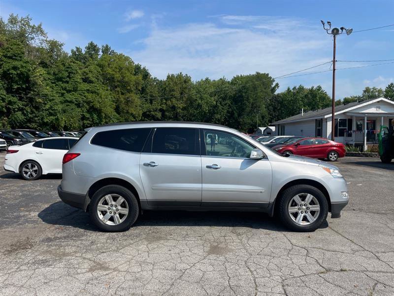 Used 2010 Chevrolet Traverse LT FWD image 4