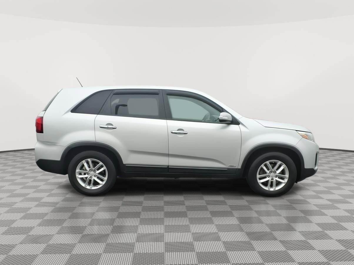 Used 2015 Kia Sorento LX image 9