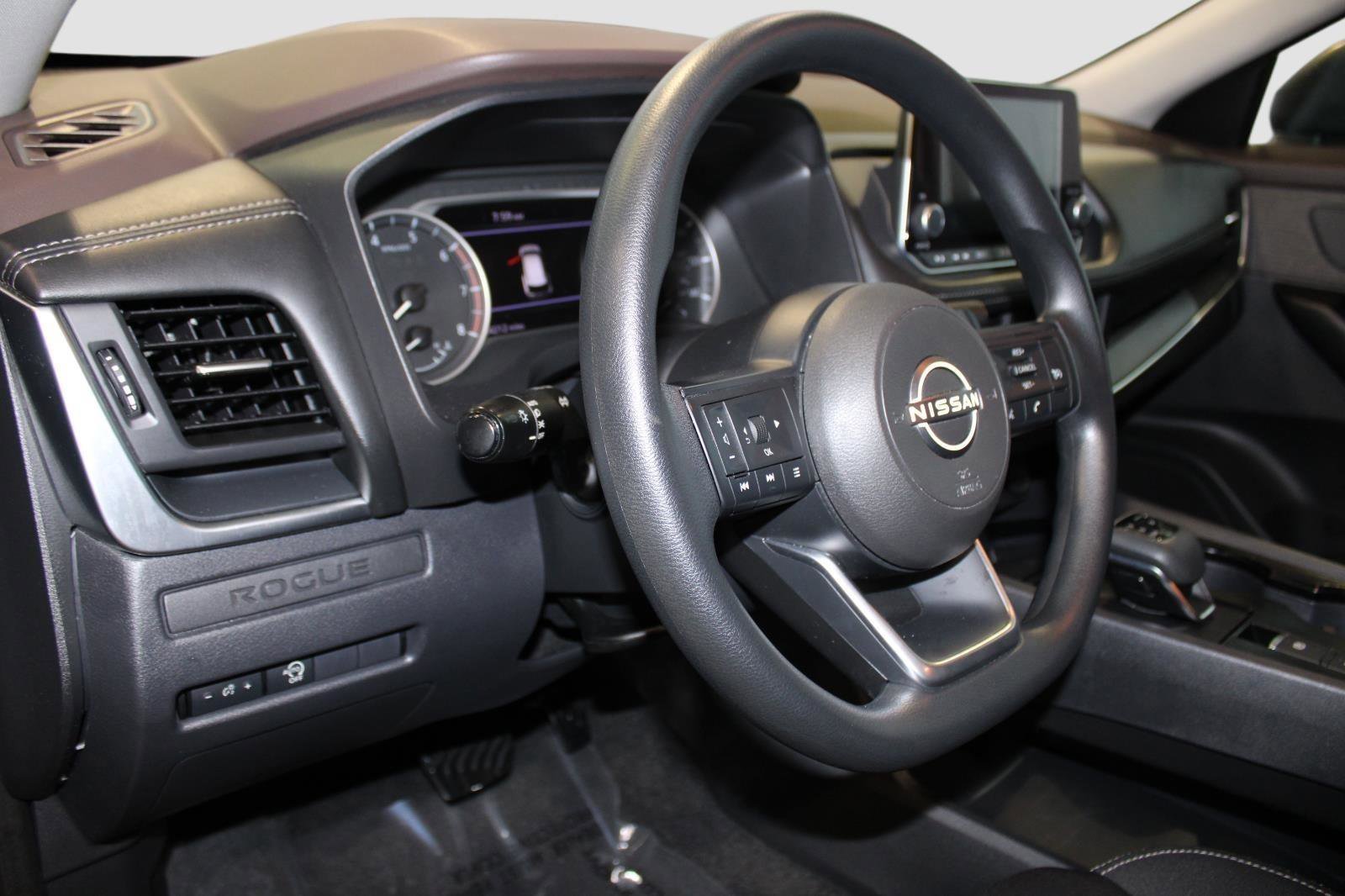 Used 2023 Nissan Rogue S image 14