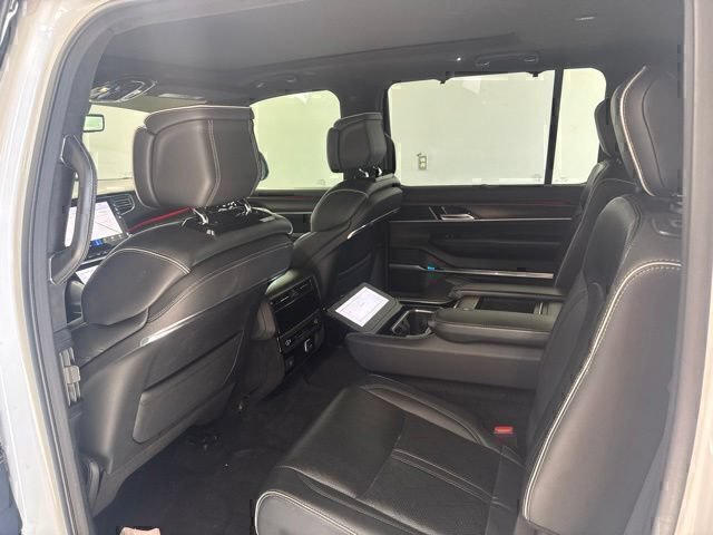 Used 2023 Jeep Grand Wagoneer L Series II AWD/4WD image 18