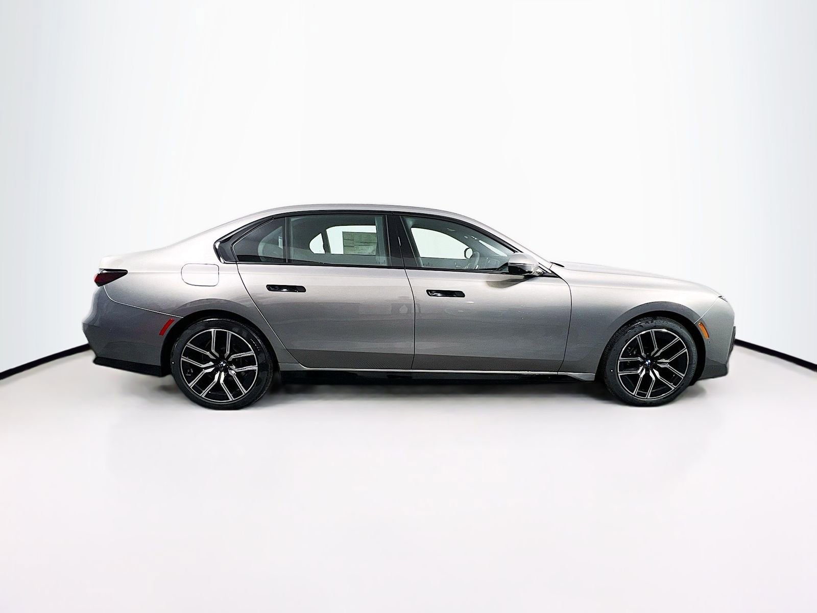 New 2025 BMW i7 xDrive60 AWD/4WD image 8
