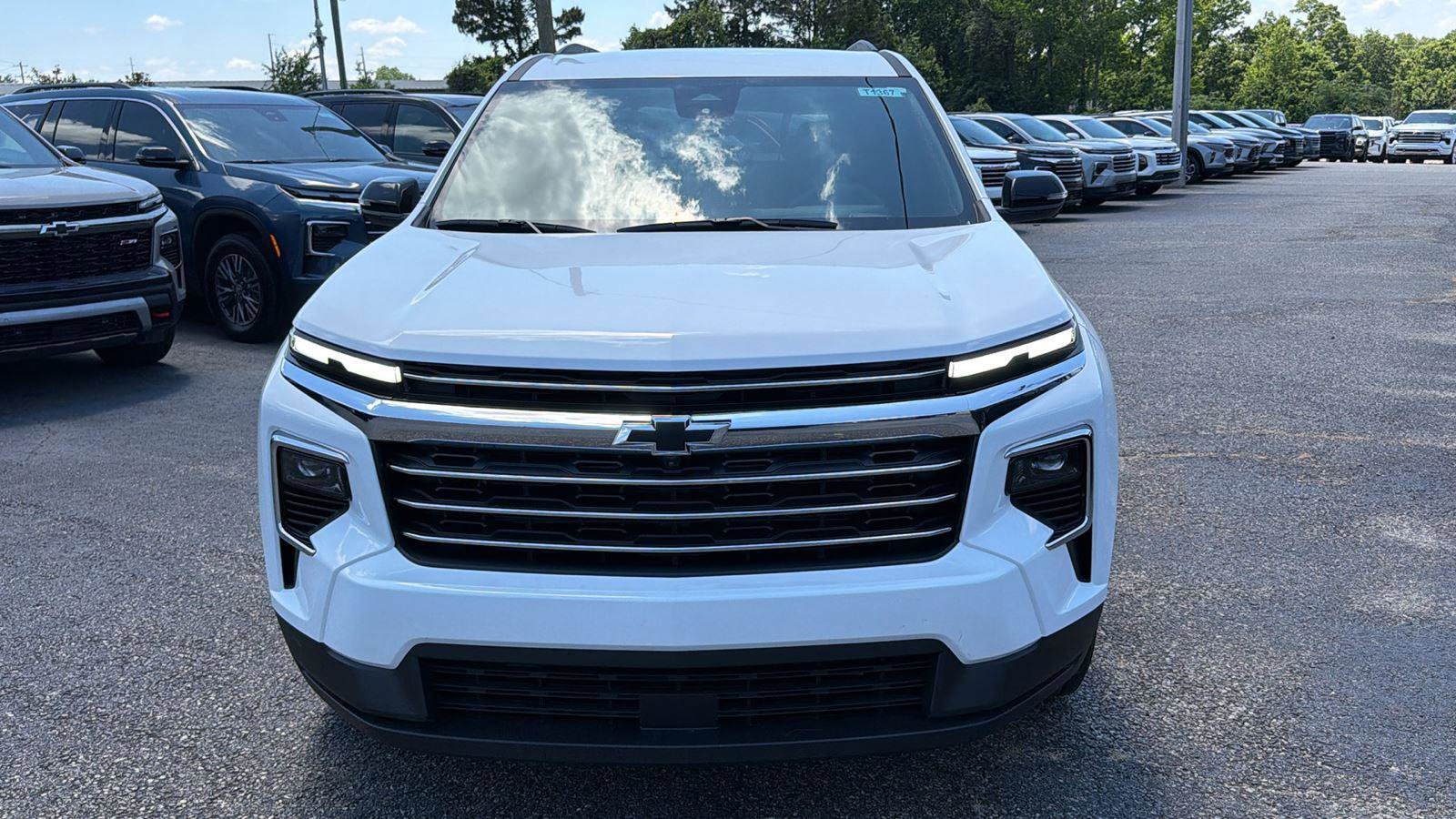 New 2026 Chevrolet Traverse LT w/ Driver Confidence Package FWD image 2