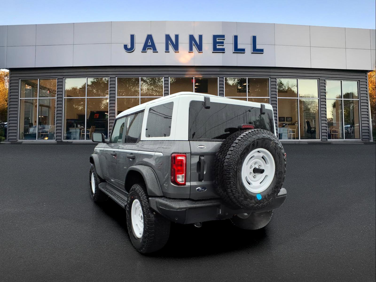 New 2025 Ford Bronco Heritage Edition image 4