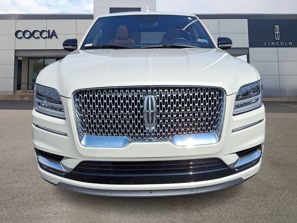 Used 2019 Lincoln Navigator Reserve image 2