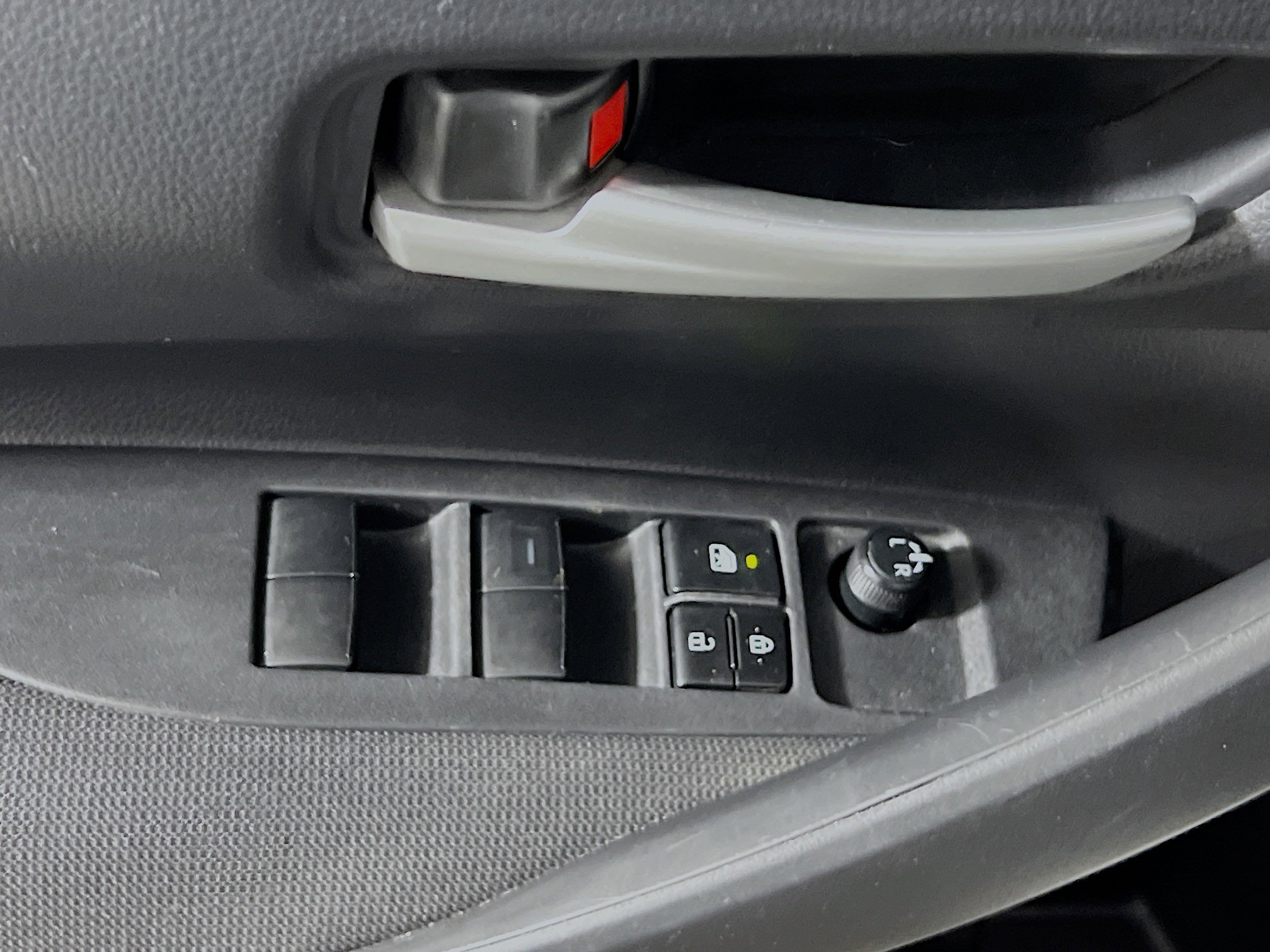 Used 2020 Toyota Corolla LE image 17