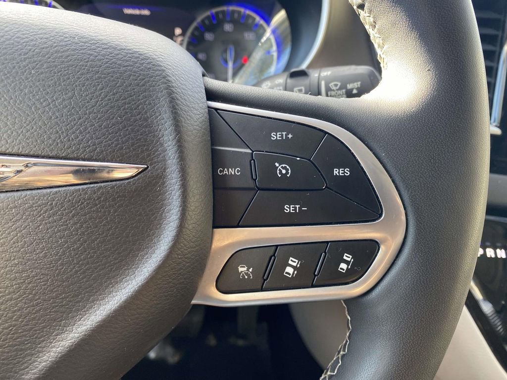 Used 2023 Chrysler Pacifica Touring-L image 20