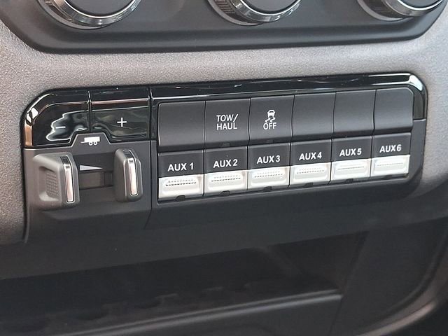 Used 2024 RAM 2500 Tradesman w/ Chrome Appearance Group image 25