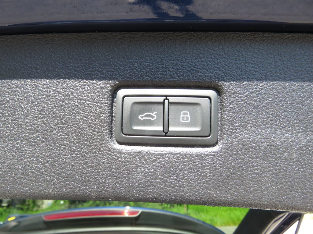 Used 2023 Audi Q7 2.0T Premium w/ Convenience Package AWD/4WD image 19