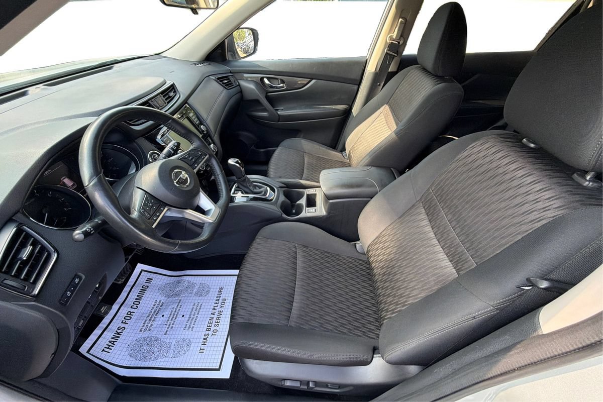 Used 2018 Nissan Rogue SV w/ Premium Package AWD/4WD image 9