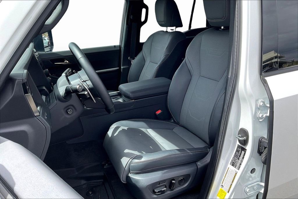 Used 2025 Lexus GX 550 w/ Cold Area Package image 21