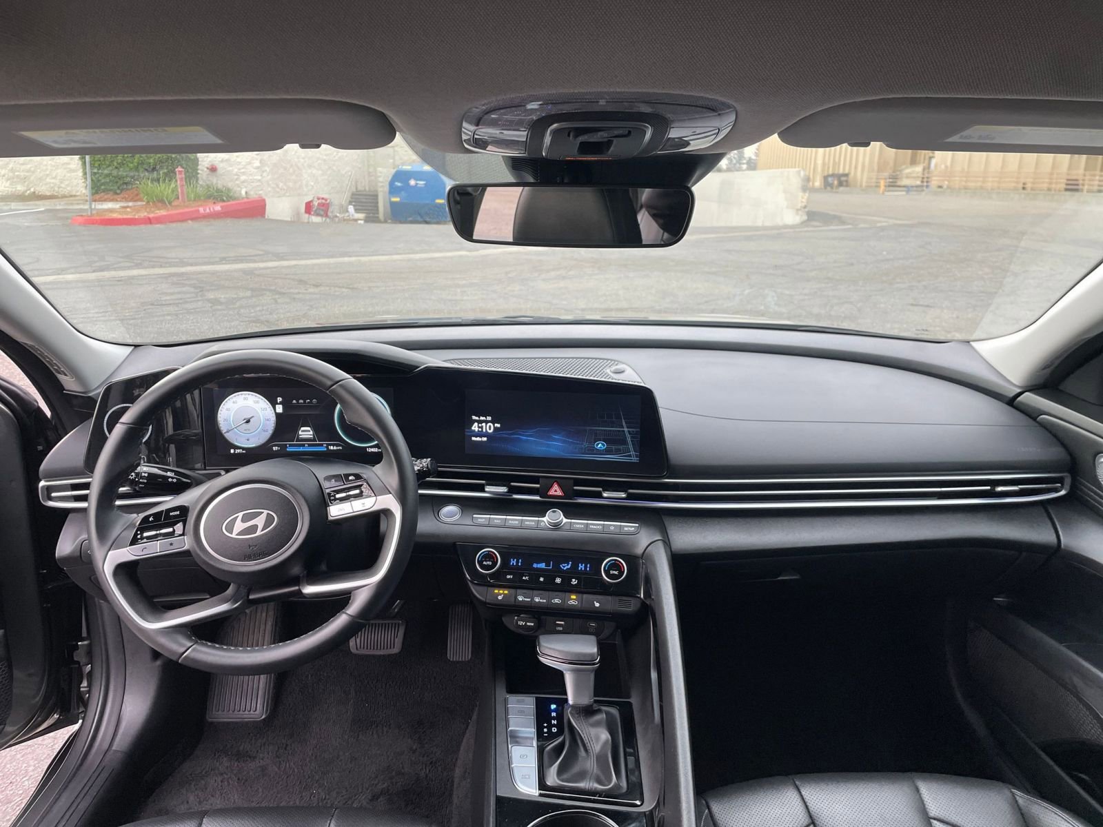 Used 2025 Hyundai Elantra Limited image 32