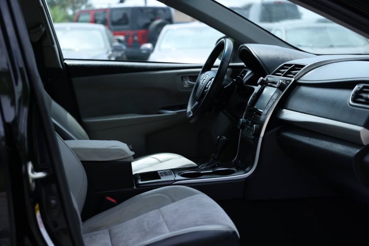 Used 2017 Toyota Camry XSE FWD image 22