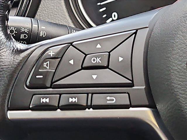 Used 2017 Nissan Rogue SL FWD image 26