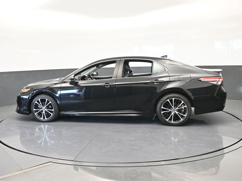 Used 2020 Toyota Camry SE image 3