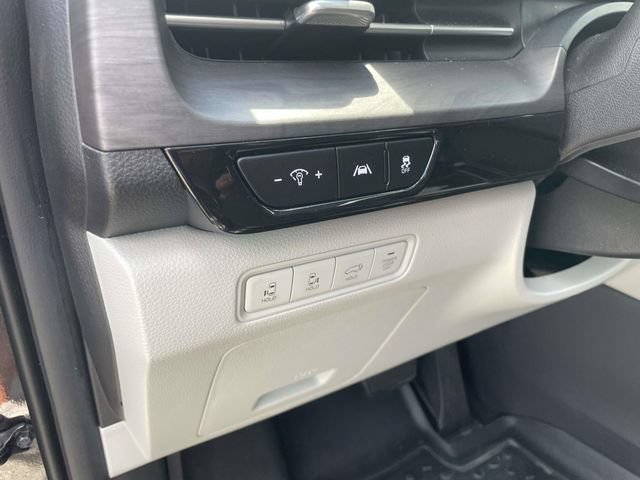 Used 2024 Kia Carnival EX FWD image 23