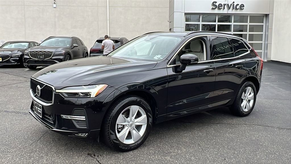 Used 2022 Volvo XC60 B5 Momentum w/ Climate Package image 1