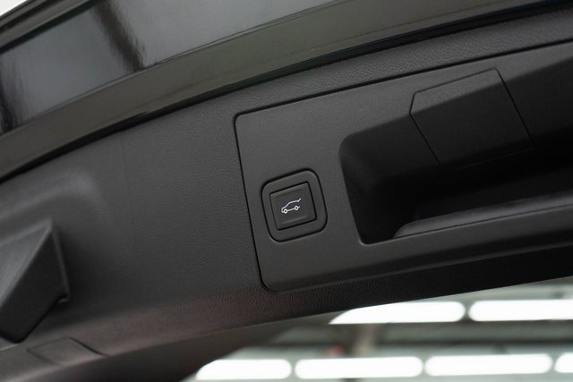 Used 2024 Cadillac XT4 Premium Luxury image 12