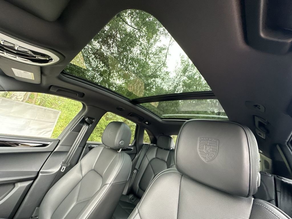 Certified 2025 Porsche Macan image 26