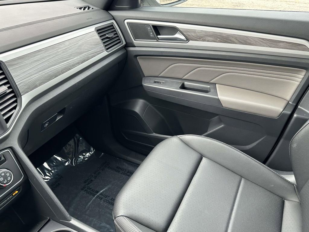 Certified 2023 Volkswagen Atlas Cross Sport SE image 32