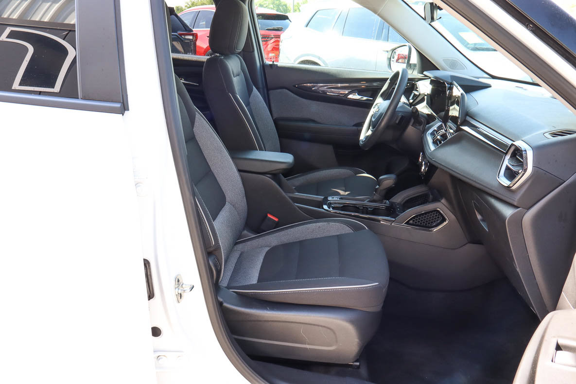 Used 2025 Chevrolet TrailBlazer LT FWD image 22
