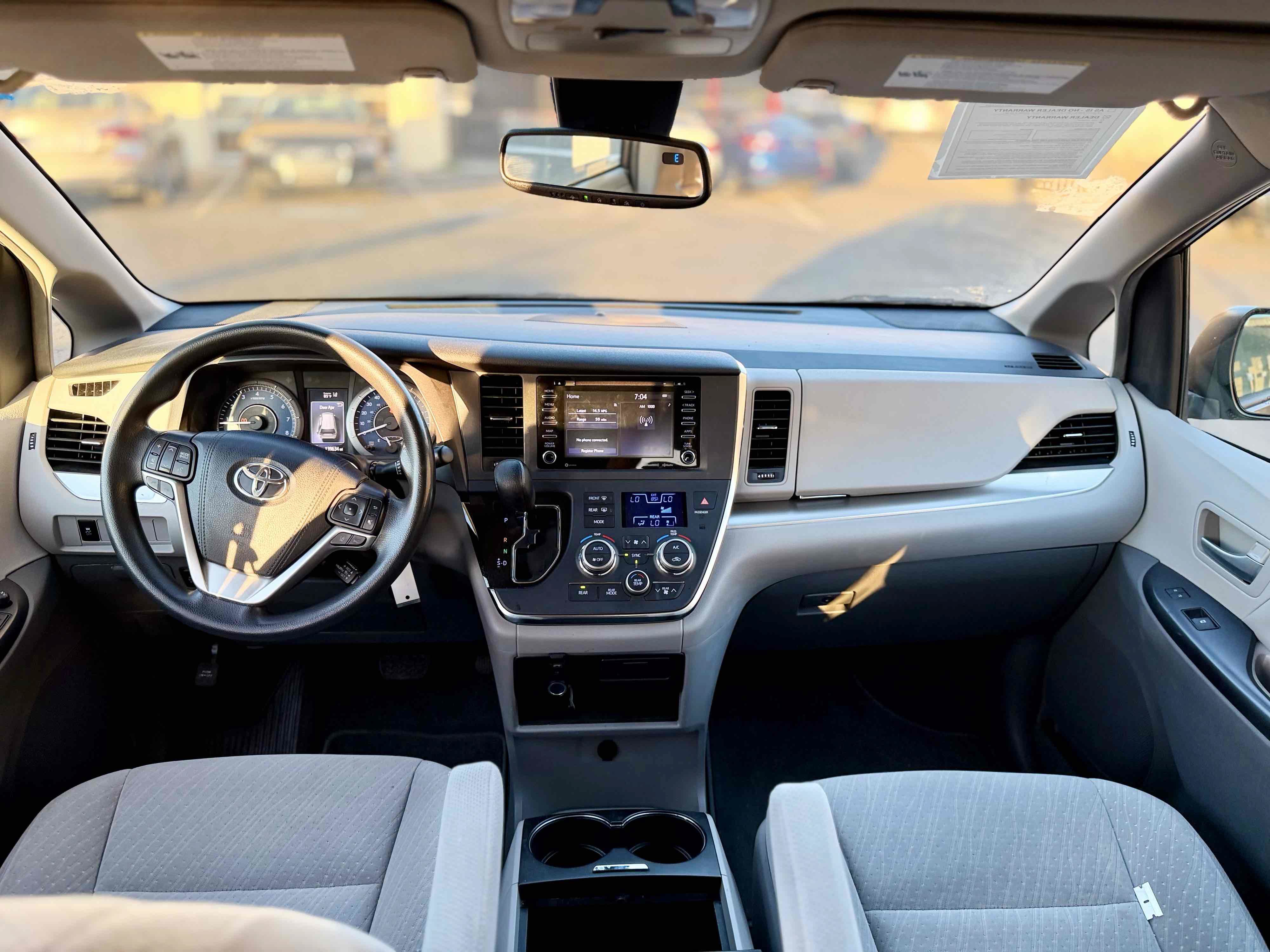 Used 2019 Toyota Sienna LE w/ Carpet Mat Package FWD image 24