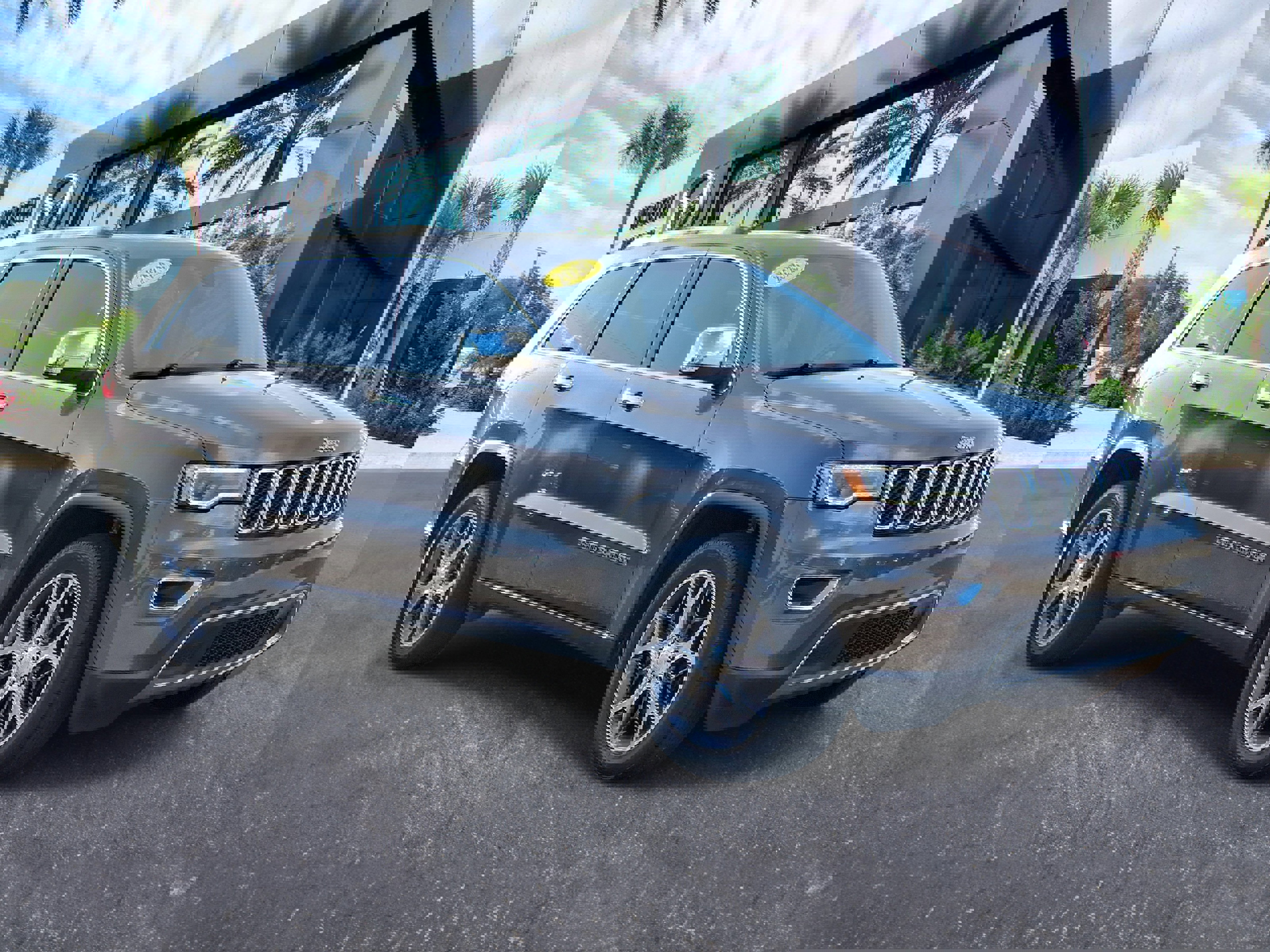 Used 2020 Jeep Grand Cherokee Limited w/ Premium Lighting Group image 3